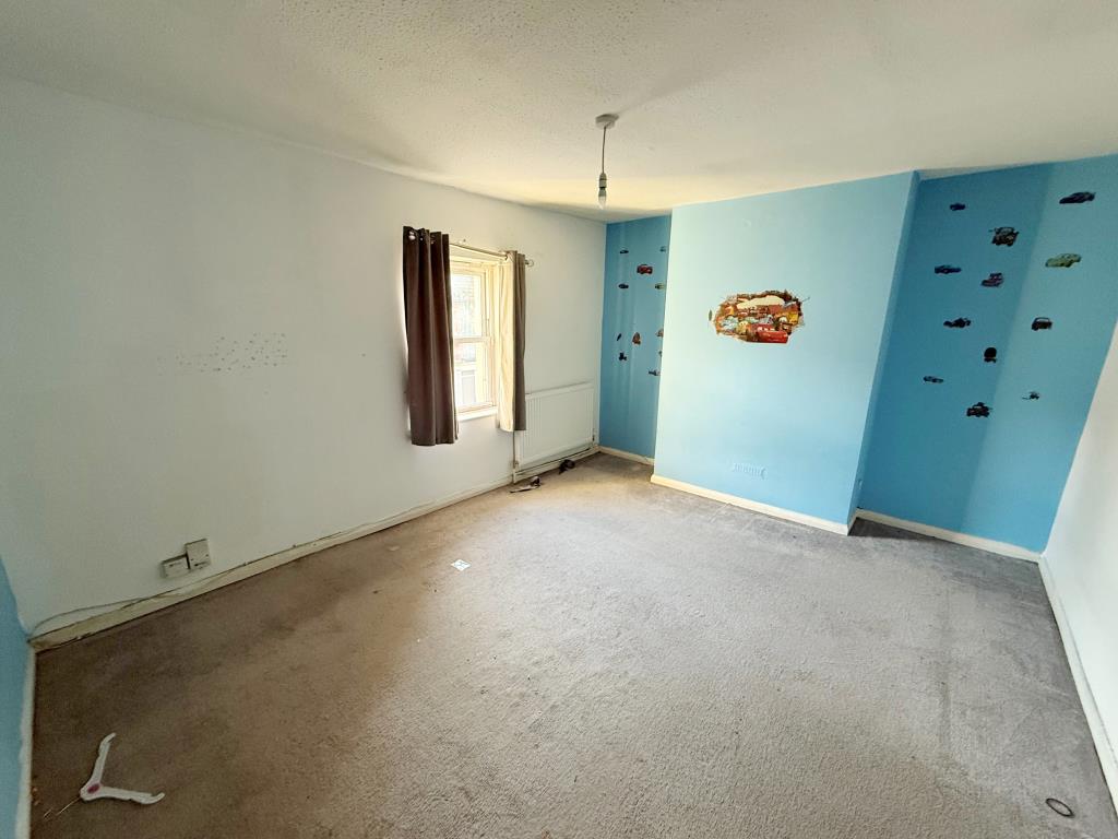 Lot: 78 - HOUSE IN NEED OF IMPROVEMENT - Bedroom one
